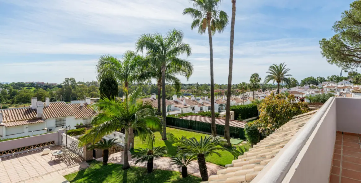 Sale of detached villa in Estepona 33
