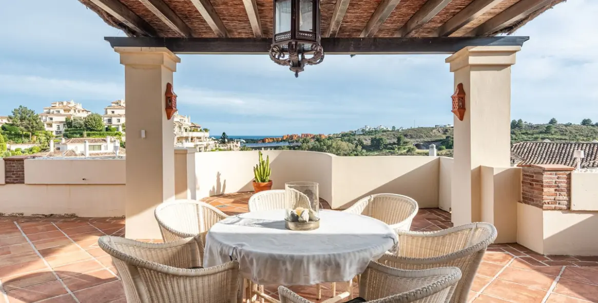 Sale of penthouse duplex in Benahavís 2