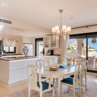 Sale of penthouse duplex in Benahavís