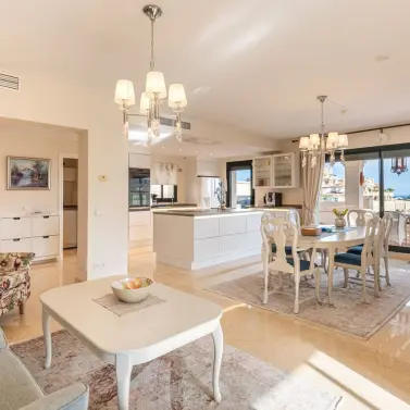 Sale of penthouse duplex in Benahavís