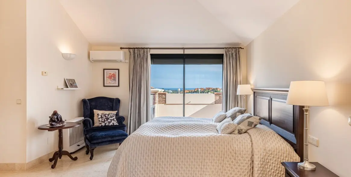 Sale of penthouse duplex in Benahavís 9