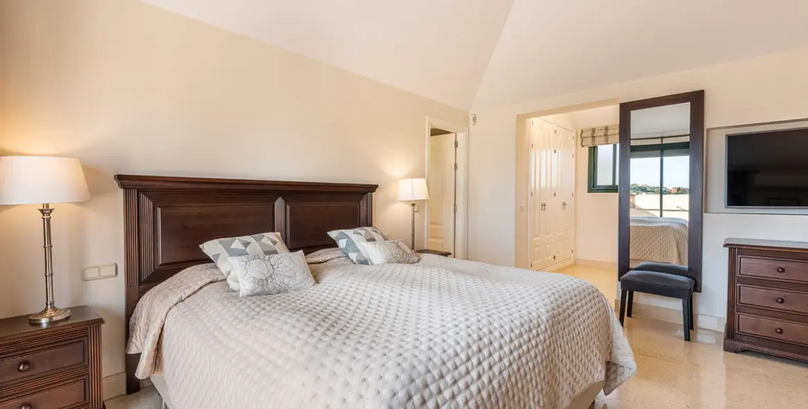 Sale of penthouse duplex in Benahavís 10