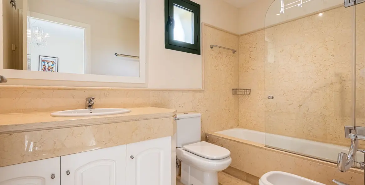 Sale of penthouse duplex in Benahavís 16