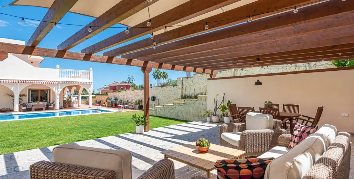 Sale of detached villa in Sierrezuela 24