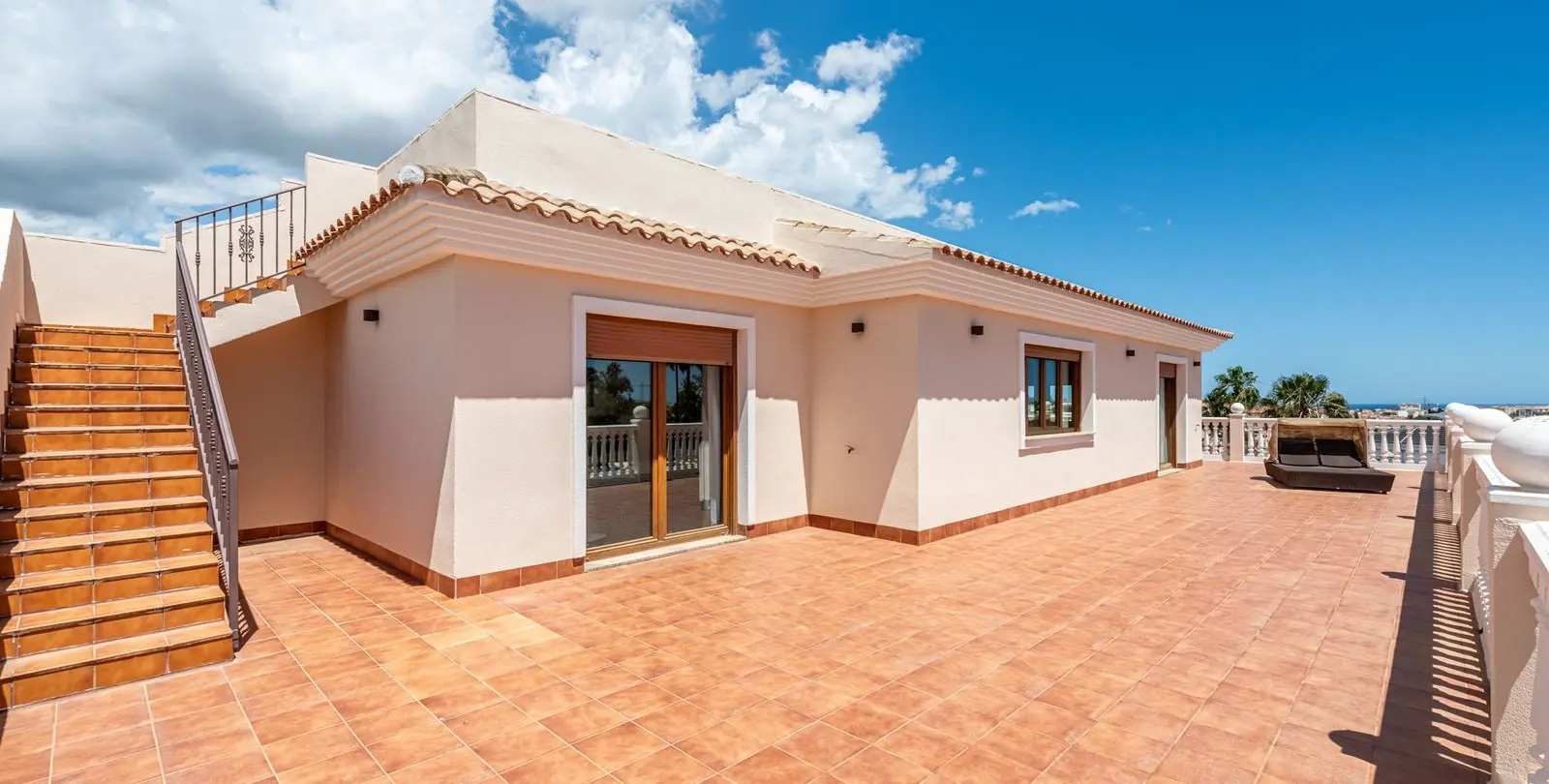 Venta de villa independiente en Sierrezuela 35