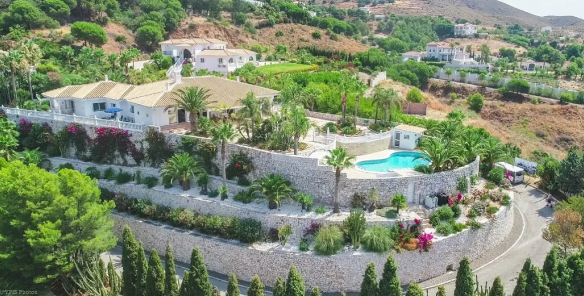Sale of detached villa in Valtocado 1