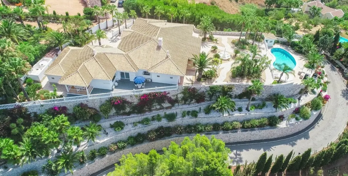 Sale of detached villa in Valtocado 3