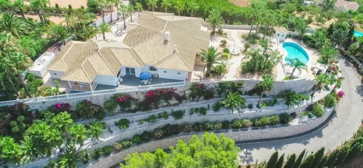 Sale of detached villa in Valtocado 2