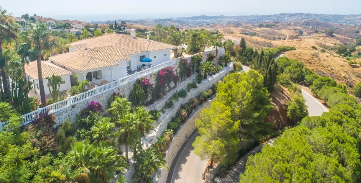Sale of detached villa in Valtocado 4