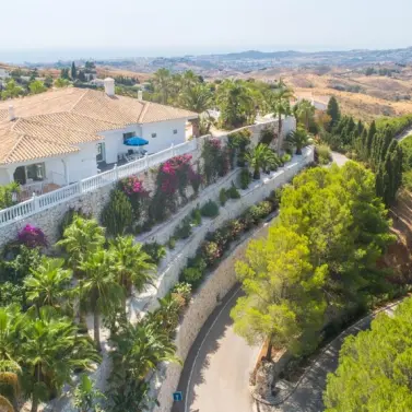 Sale of detached villa in Valtocado