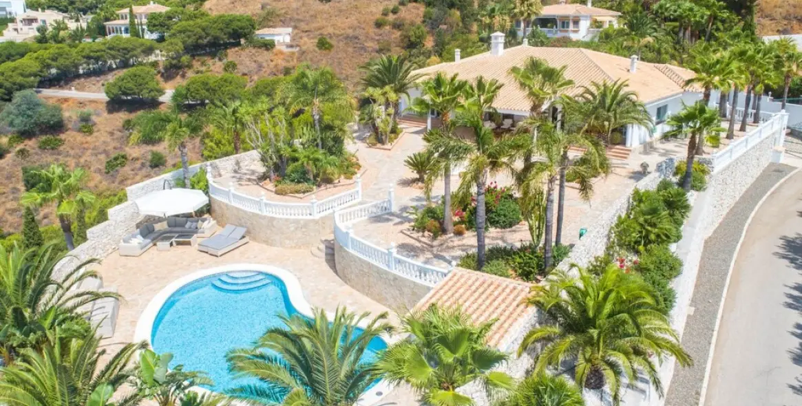 Sale of detached villa in Valtocado 5