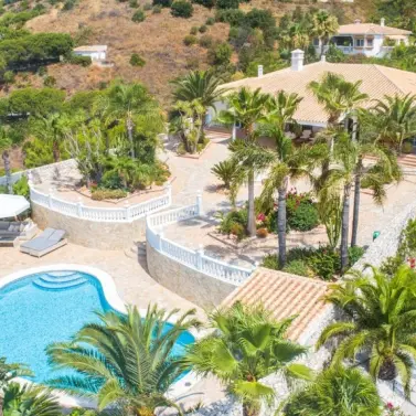 Sale of detached villa in Valtocado