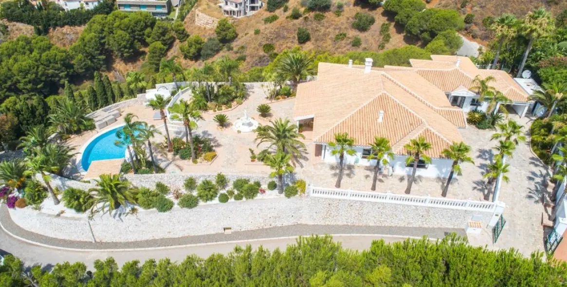 Sale of detached villa in Valtocado 6