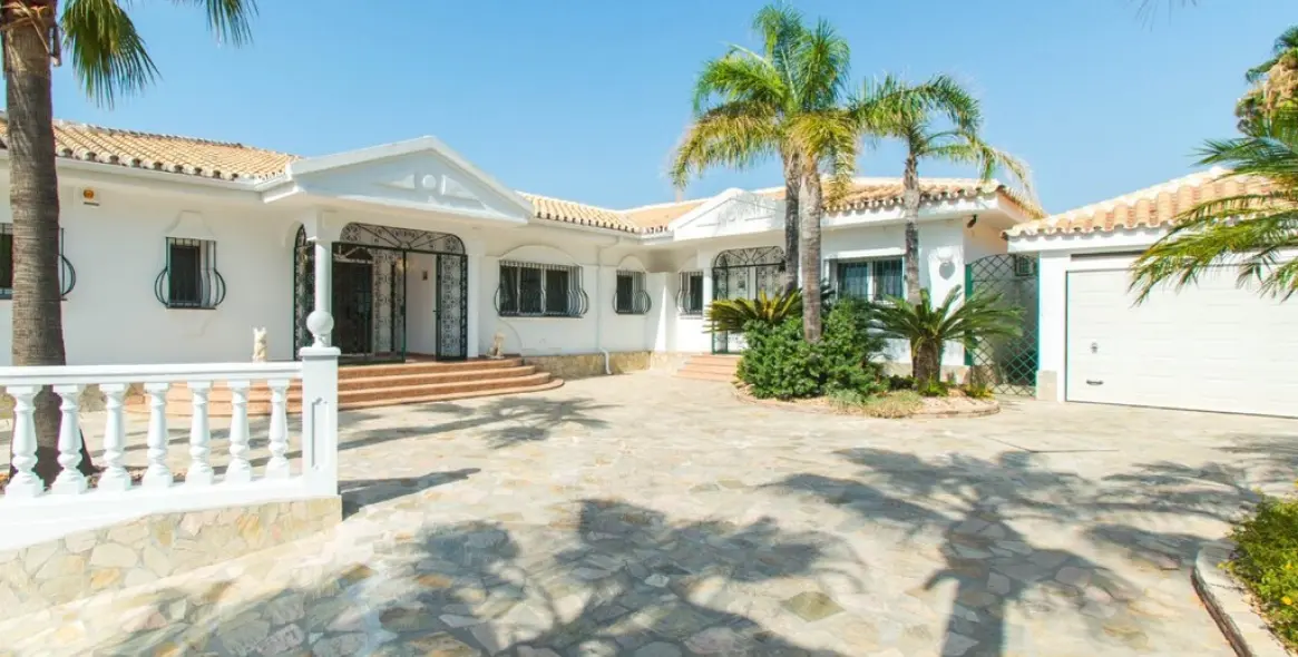 Sale of detached villa in Valtocado 8