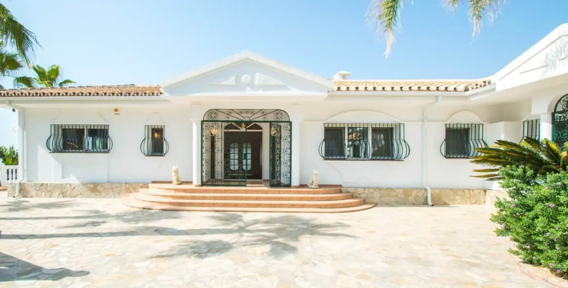 Sale of detached villa in Valtocado 9