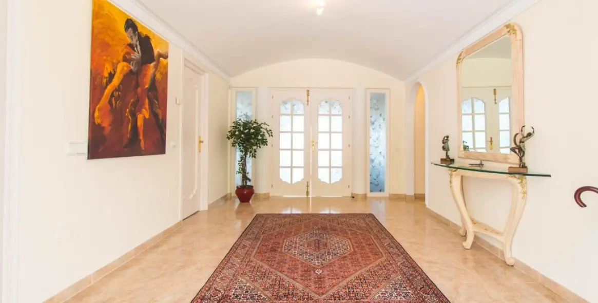Sale of detached villa in Valtocado 10