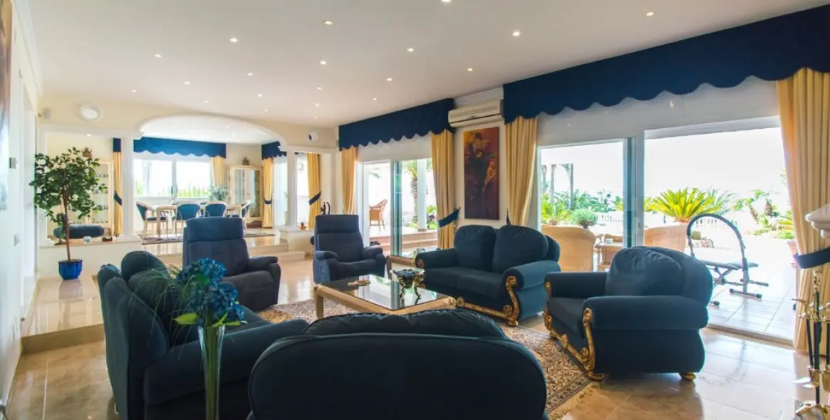 Sale of detached villa in Valtocado 13