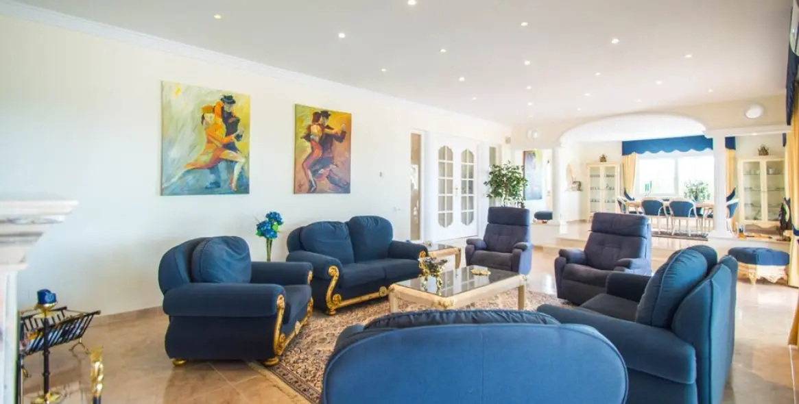 Sale of detached villa in Valtocado 14
