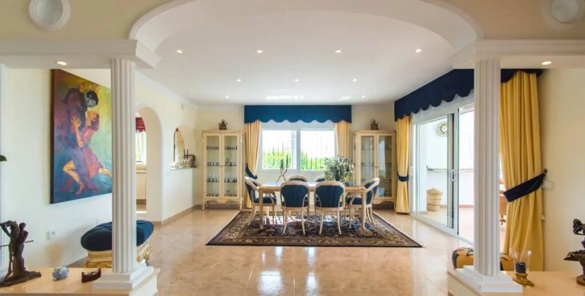 Sale of detached villa in Valtocado 15