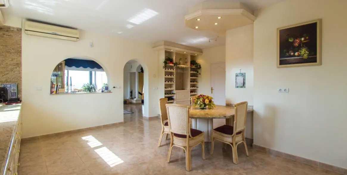 Sale of detached villa in Valtocado 20