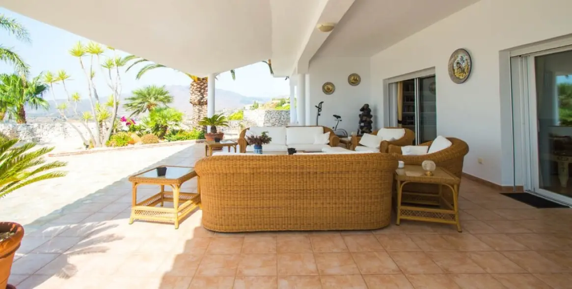 Sale of detached villa in Valtocado 25