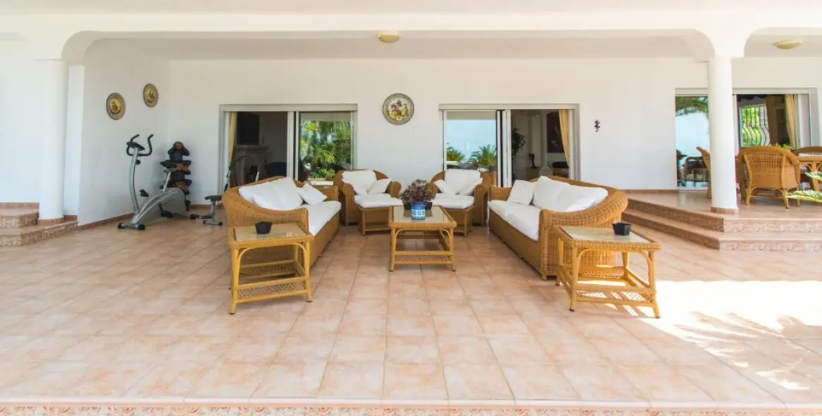 Sale of detached villa in Valtocado 26