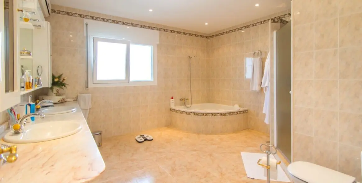 Sale of detached villa in Valtocado 29