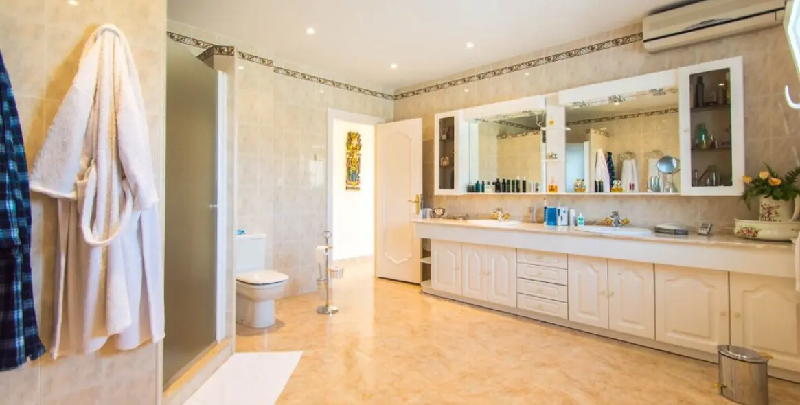 Sale of detached villa in Valtocado 30