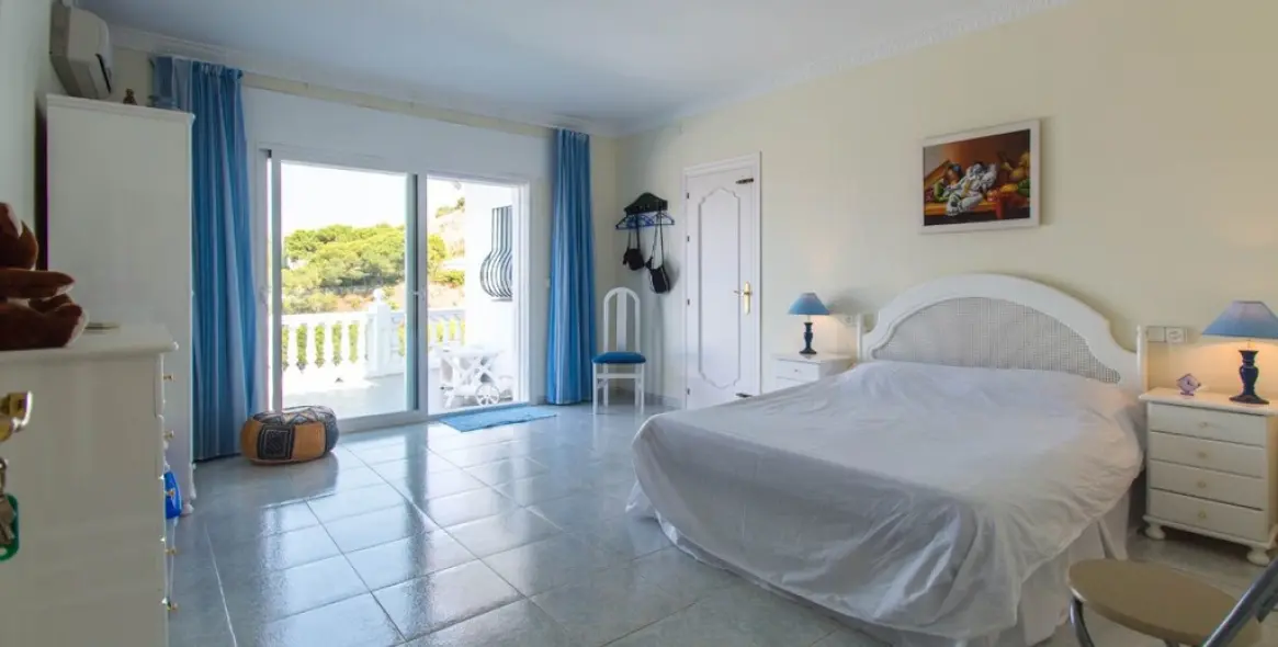 Sale of detached villa in Valtocado 31