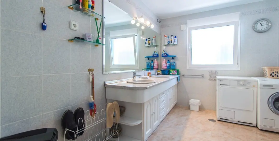 Sale of detached villa in Valtocado 32