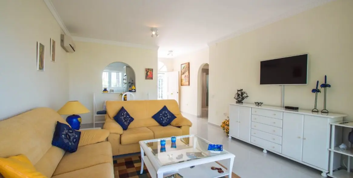 Sale of detached villa in Valtocado 40