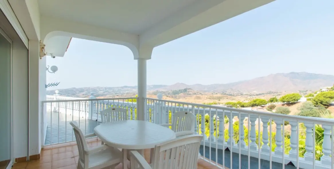 Sale of detached villa in Valtocado 47
