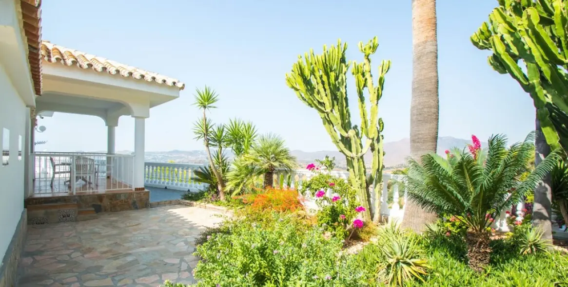 Sale of detached villa in Valtocado 55