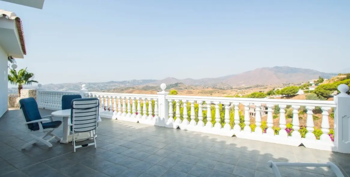 Sale of detached villa in Valtocado 59