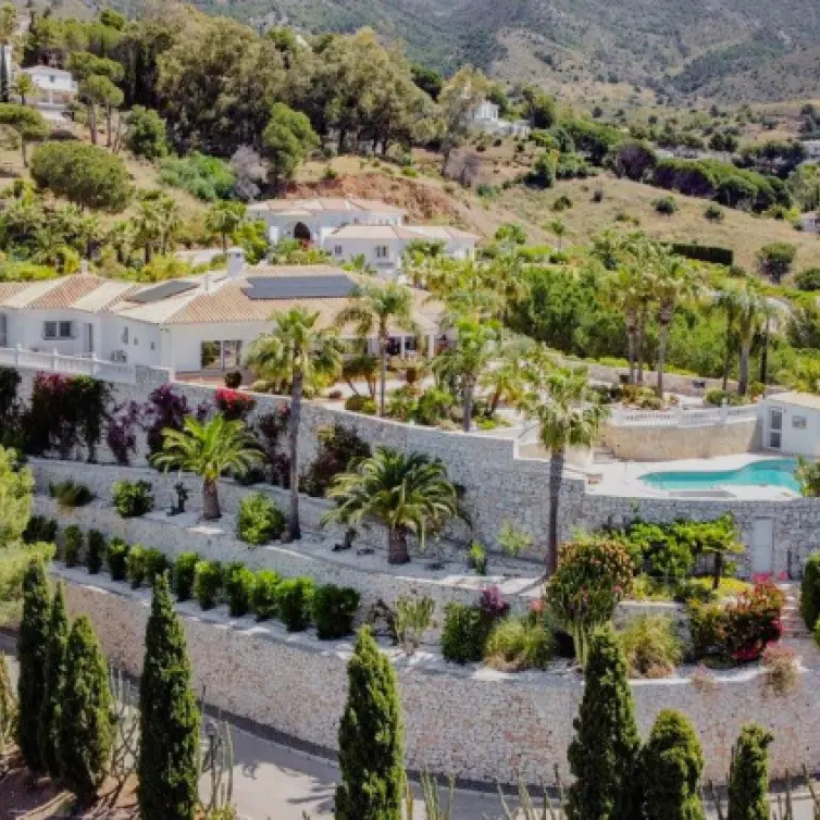 Sale of detached villa in Valtocado