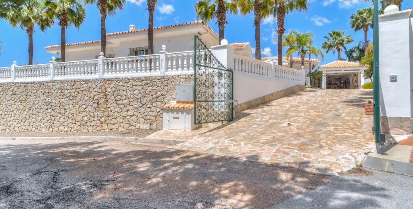 Sale of detached villa in Valtocado 5