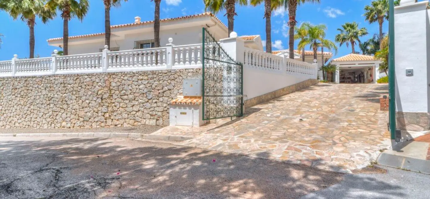 Sale of detached villa in Valtocado 4
