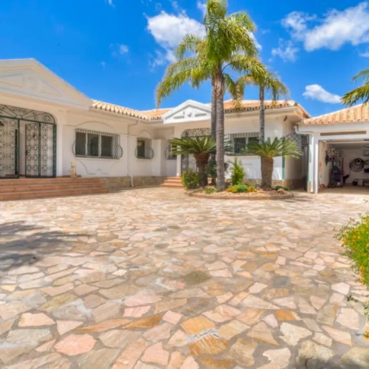 Sale of detached villa in Valtocado
