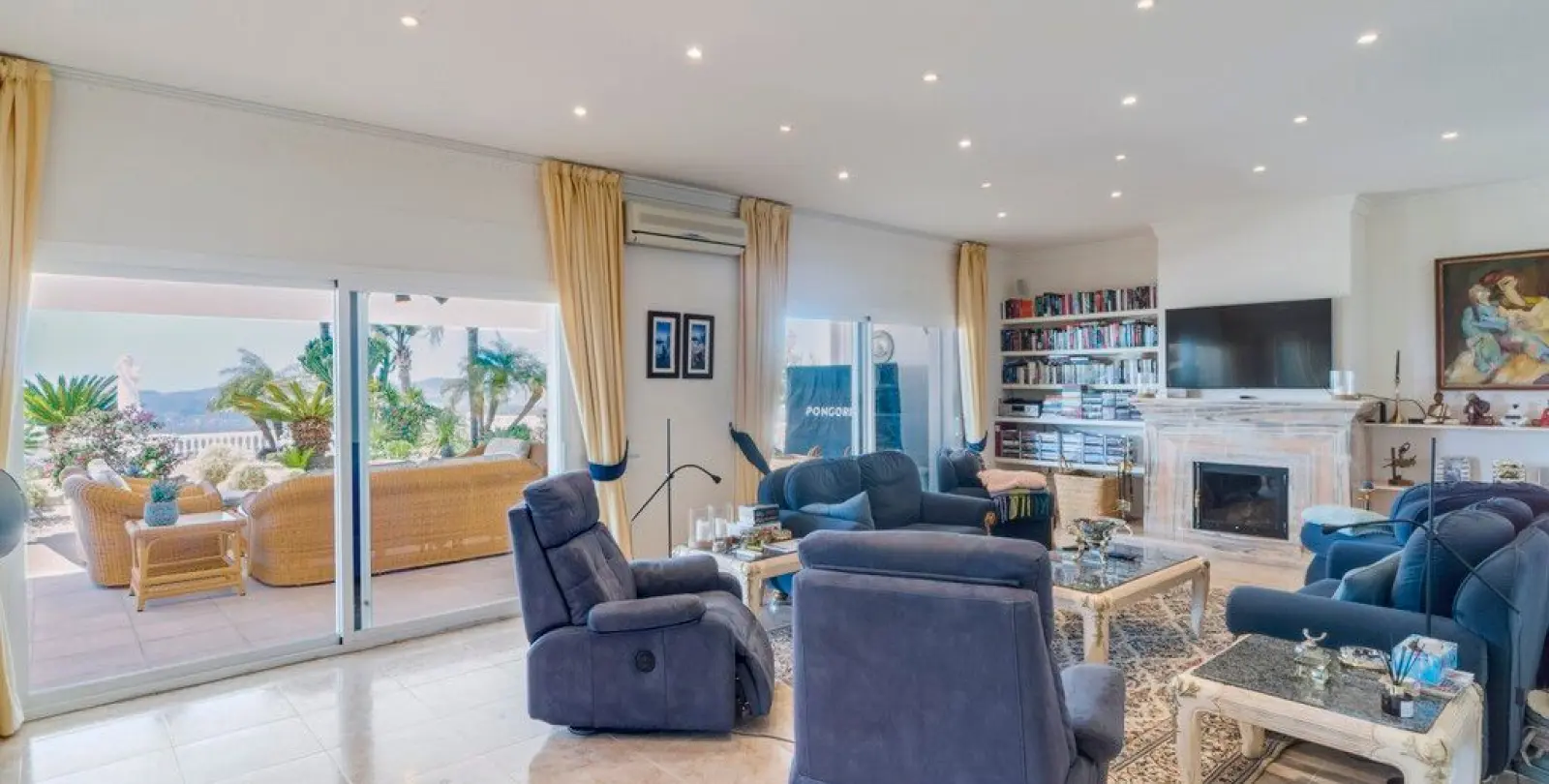 Sale of detached villa in Valtocado 10