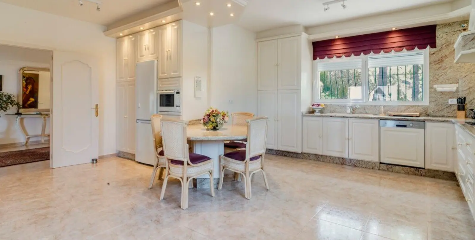 Sale of detached villa in Valtocado 17