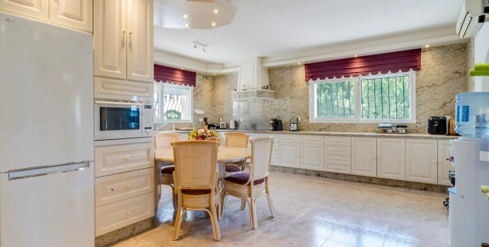 Sale of detached villa in Valtocado 18