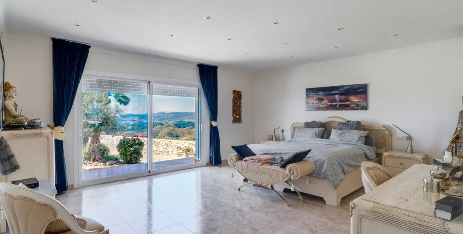 Sale of detached villa in Valtocado 26