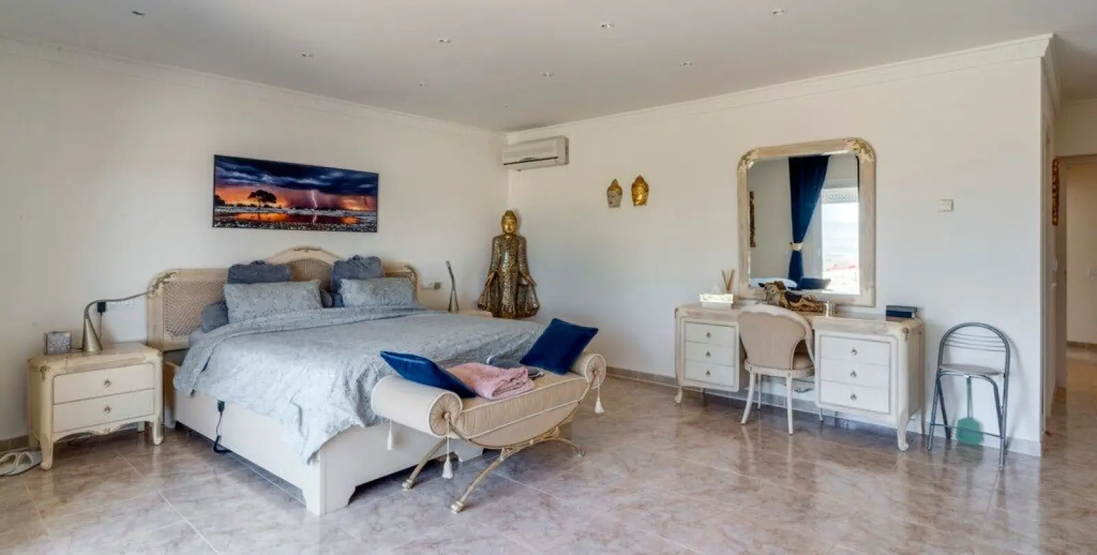 Sale of detached villa in Valtocado 27