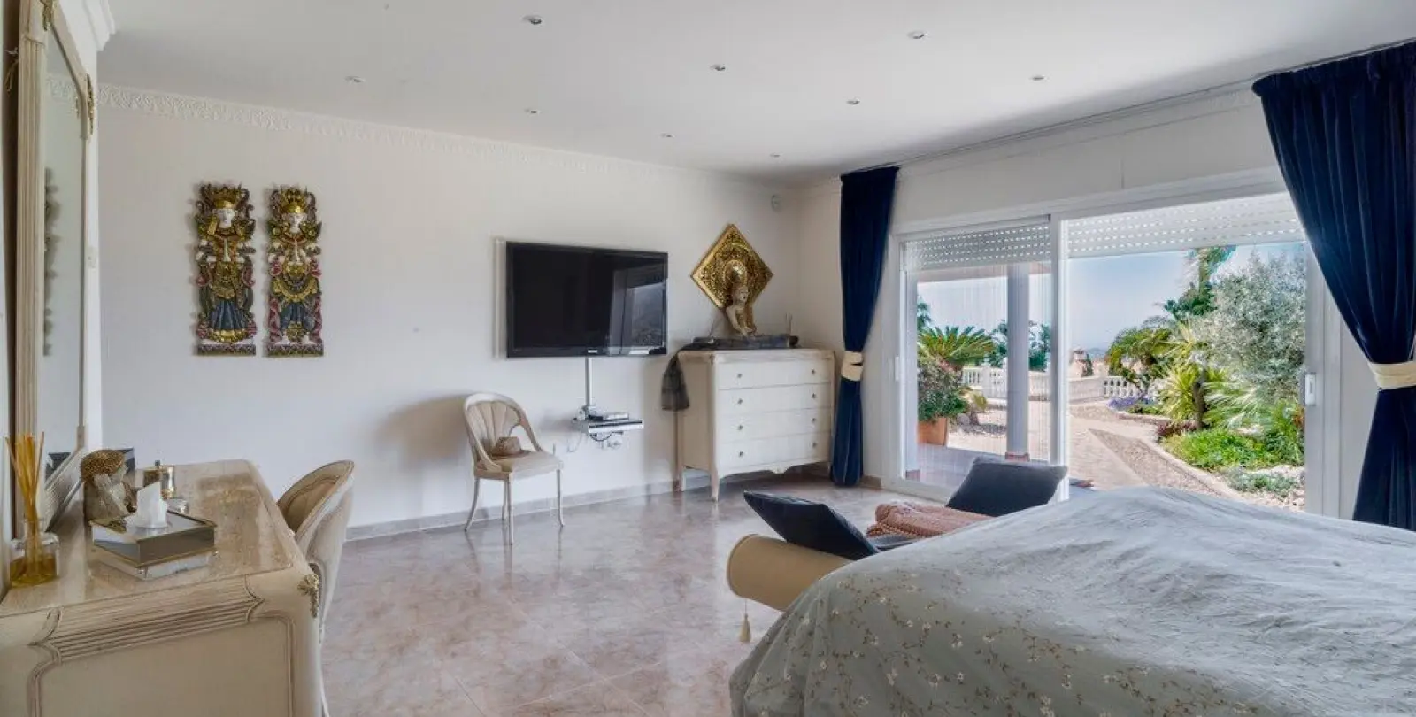 Sale of detached villa in Valtocado 28