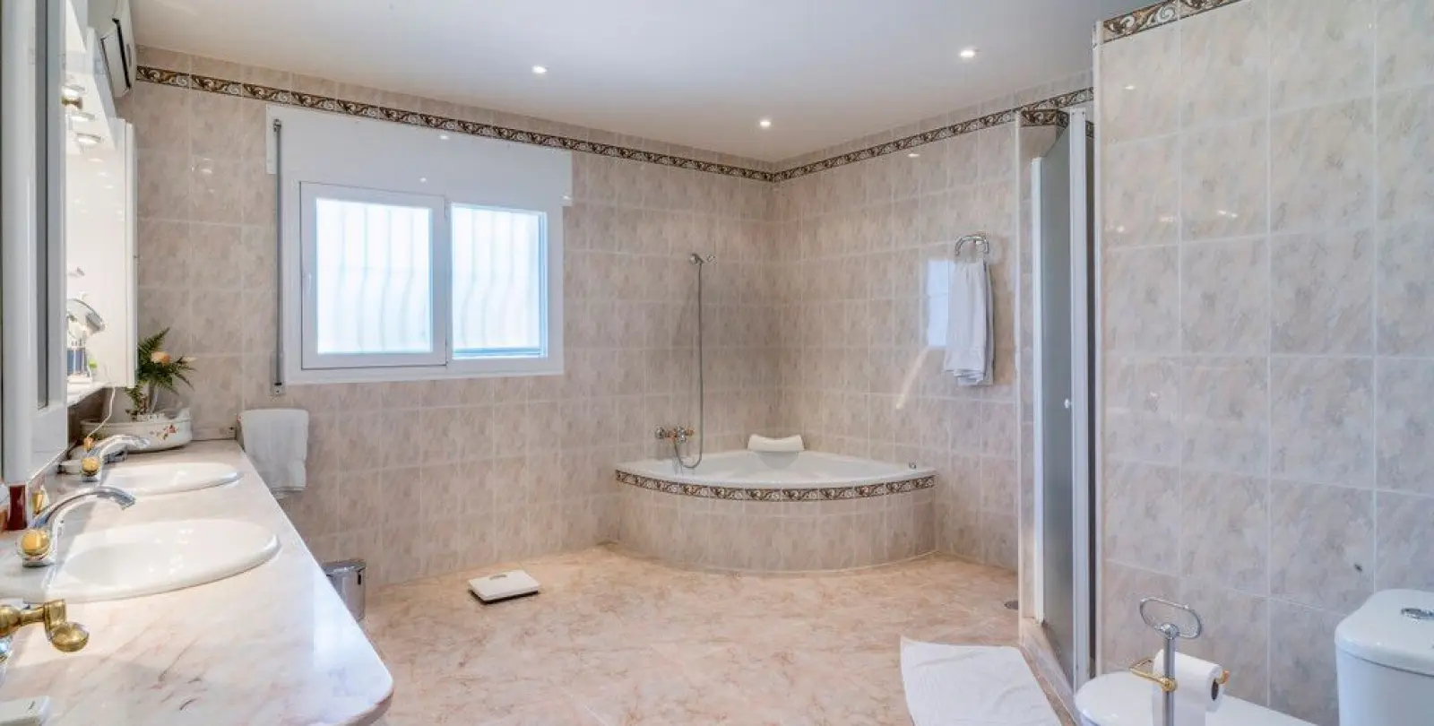 Sale of detached villa in Valtocado 29