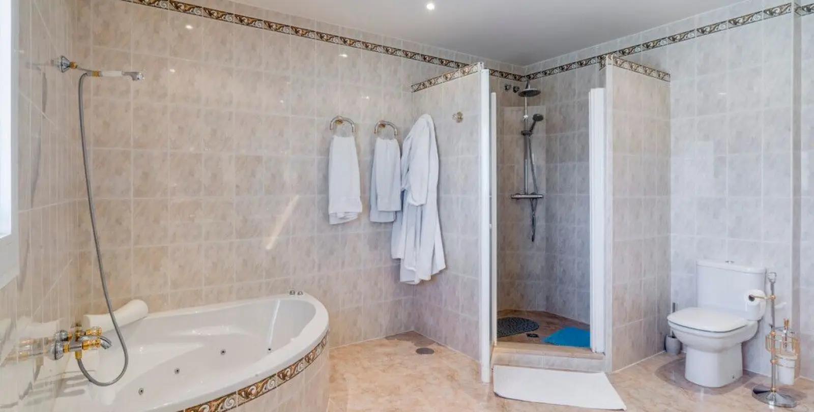 Sale of detached villa in Valtocado 31