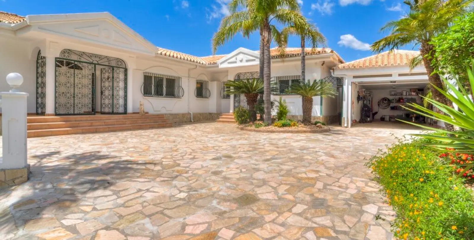 Sale of detached villa in Valtocado 40