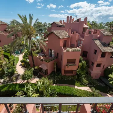 Sale of penthouse in Estepona