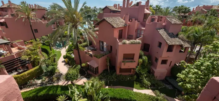 Sale of penthouse in Estepona 0