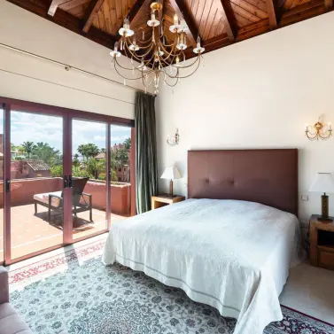 Sale of penthouse in Estepona